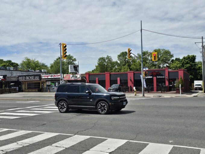 6200 Yonge St