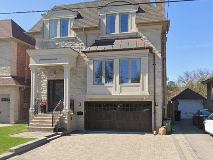 26 Madawaska Ave