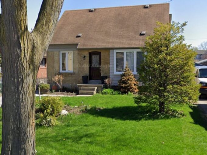 17 Athabaska Ave