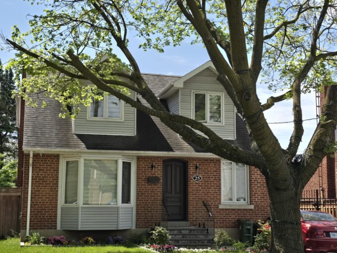 25 Athabaska Ave