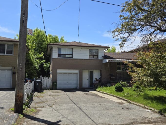 17 Abitibi Ave