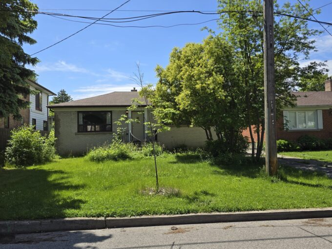27 Abitibi Ave